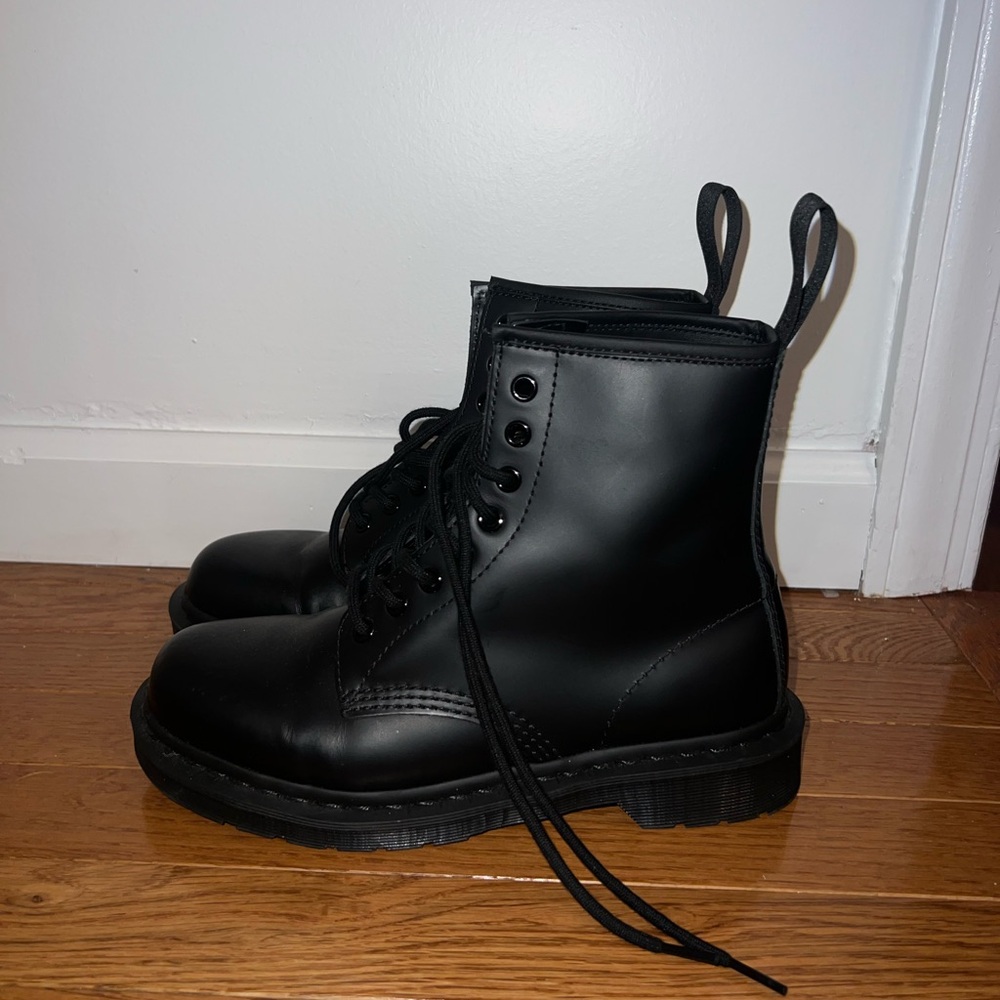 NWOT -Original Dock Martin’s Classic Black Leather Boots (1460 Mono)